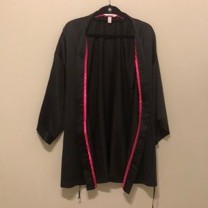 14/16 Cacique silk-like robe, hot pink accents!